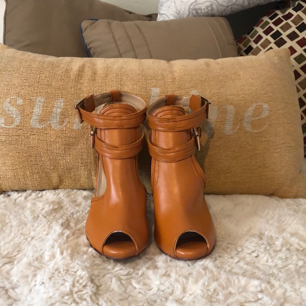 CLX size 6 Peep-toe heel